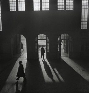 2.-Vishniac_Interior-of-the-Anhalter-Bahnhof-Custom