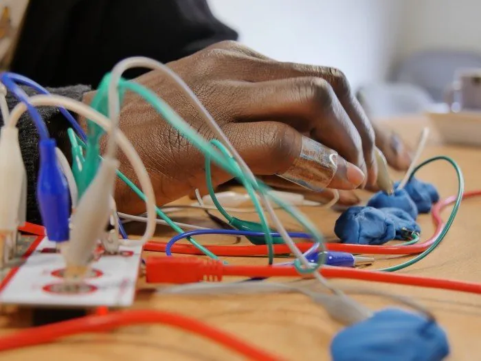 Atelier découverte de technologies - les makey makey - Crédit Aurore Patris