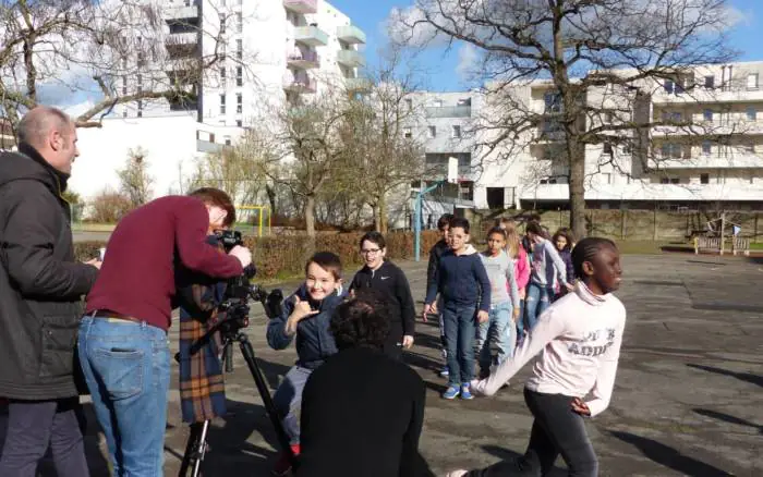 VITRINE EN COURS ET ECOLE ELEMENTAIRE MOULIN DU COMTE