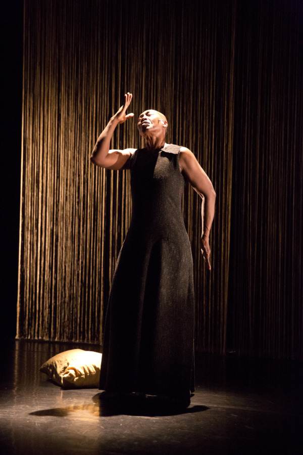 germaine acogny a un endroit du debut