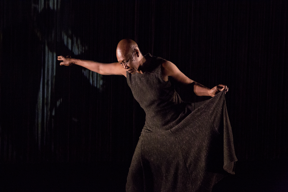 germaine acogny a un endroit du debut