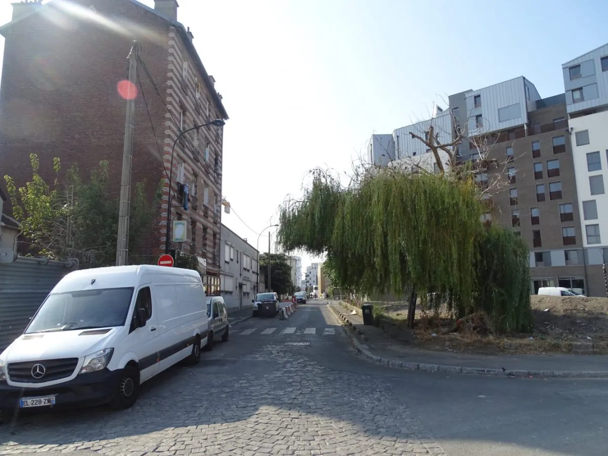 Balade urbaine Aubervilliers Internationale lettriste