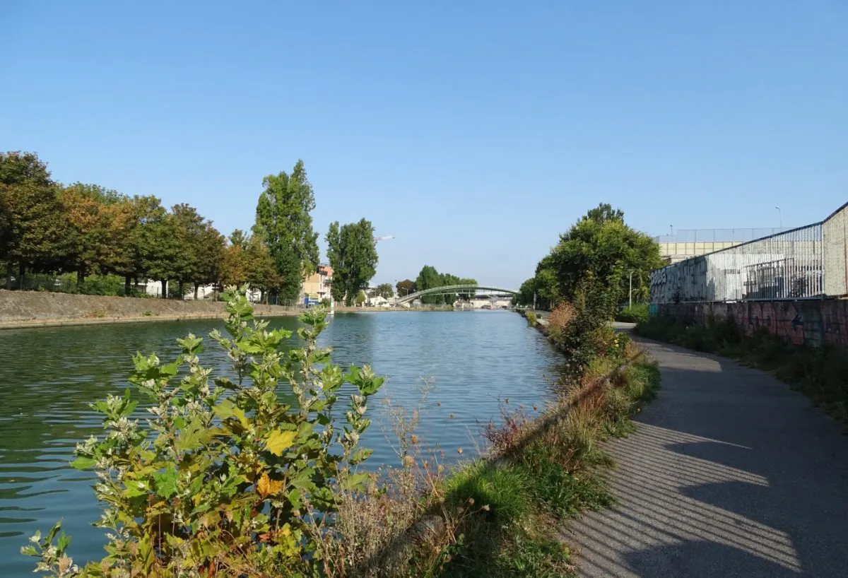 Balade urbaine Aubervilliers Internationale lettriste