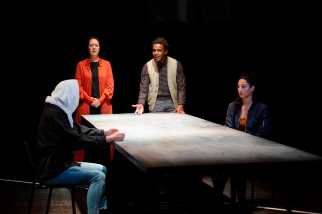 akila le tissu d'antigone