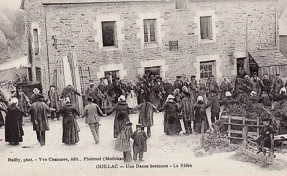  çà bouge à guillac (56) le café de la forge 

