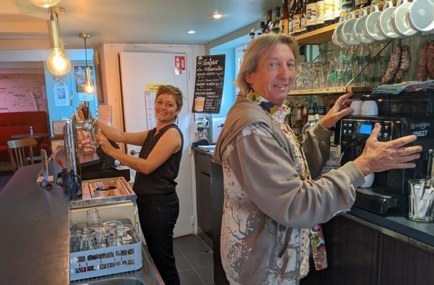  çà bouge à guillac (56) le café de la forge 

