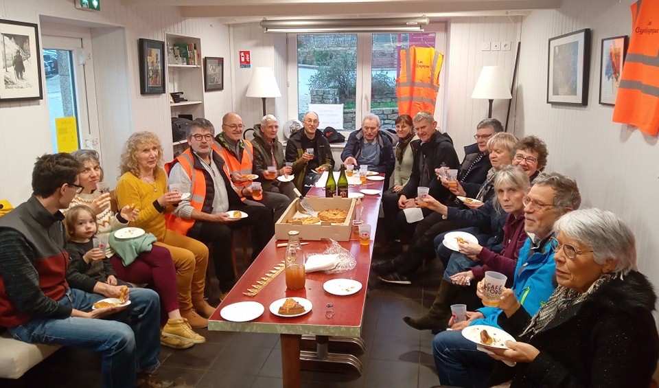 ça bouge à guillac  le café de la forge 