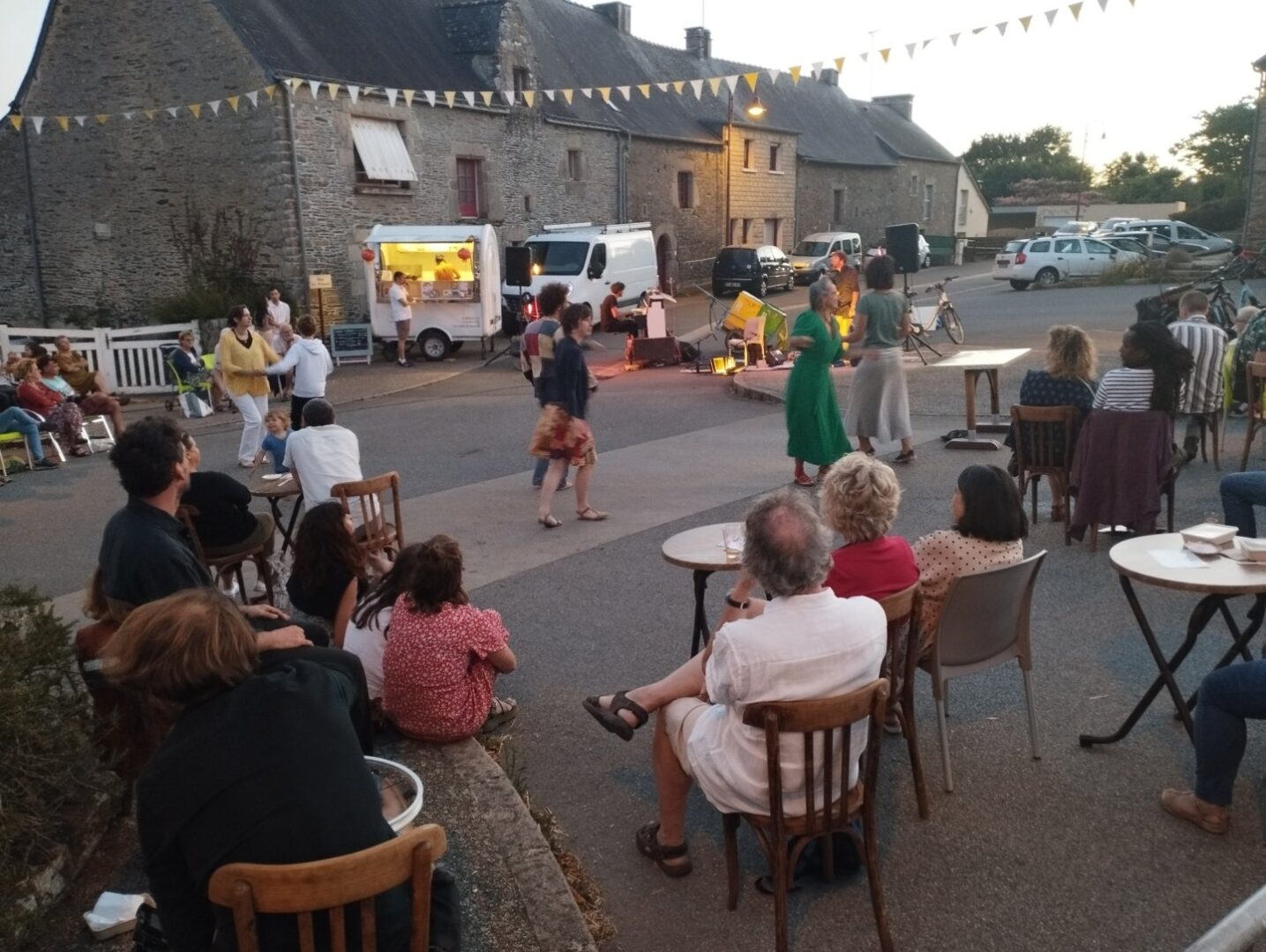 ça bouge à guillac le café de la forge