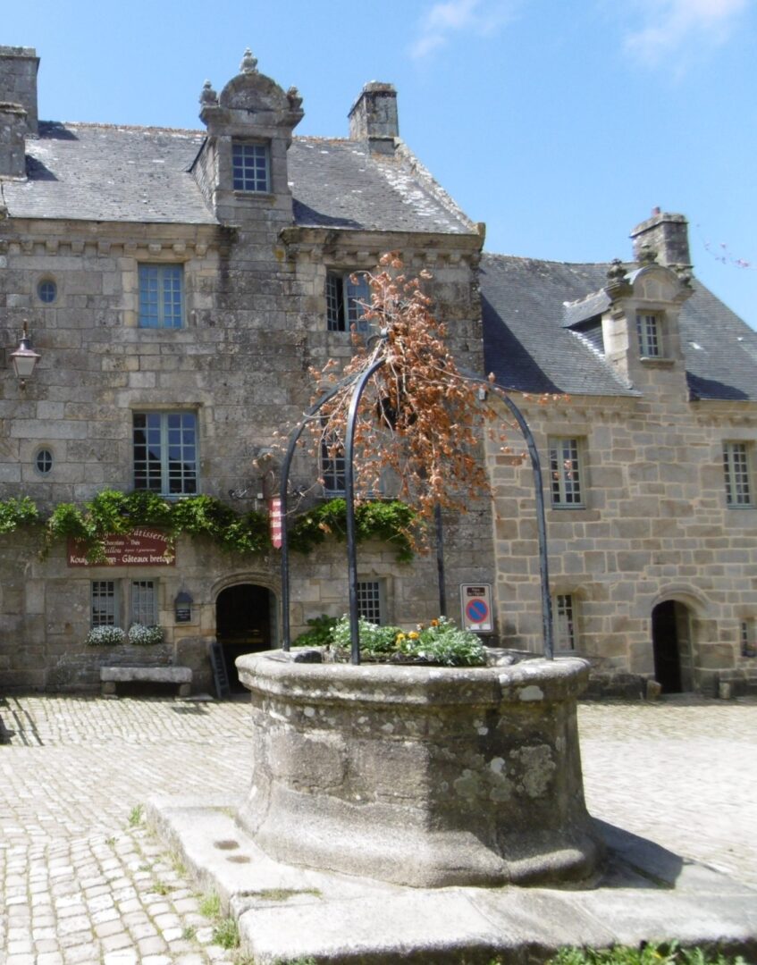 Locronan, son patrimoine et sa fête médiévale