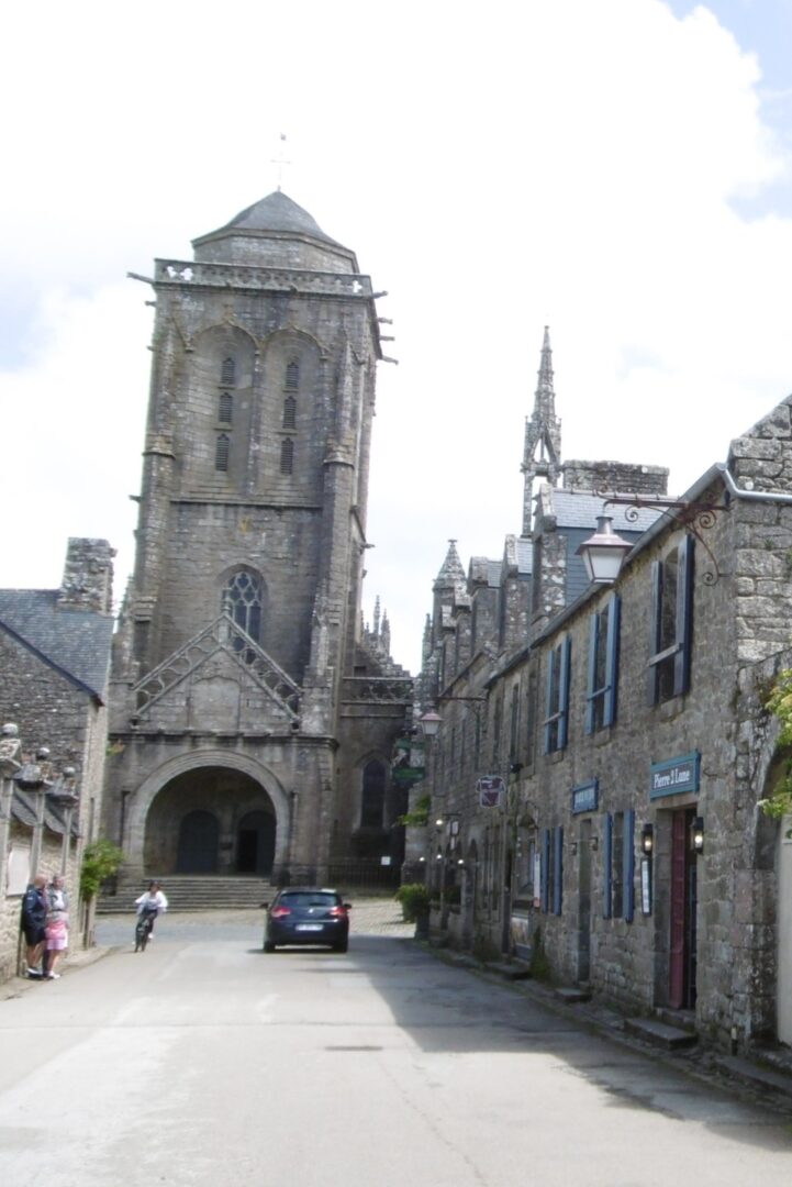 Locronan, son patrimoine et sa fête médiévale