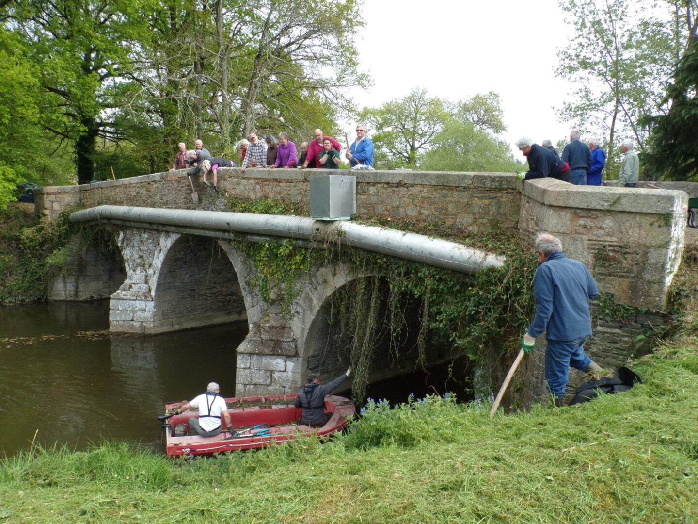 Troc graines et plantes jardin médiéval Vieux bourg de taupont