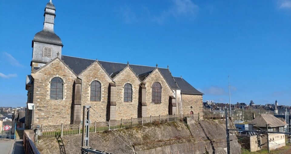 Vente église et chapelles + local par la mairie de Vitré 35