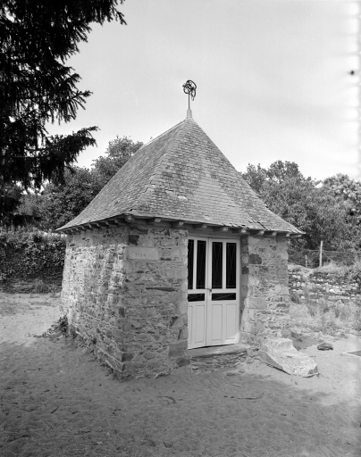 Vente église et chapelles + local par la mairie de Vitré 35