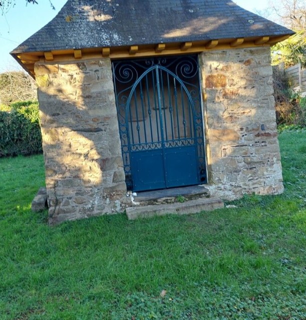 Vente église et chapelles + local par la mairie de Vitré 35