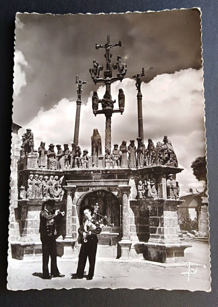 les calvaires monumentaux de Bretagne