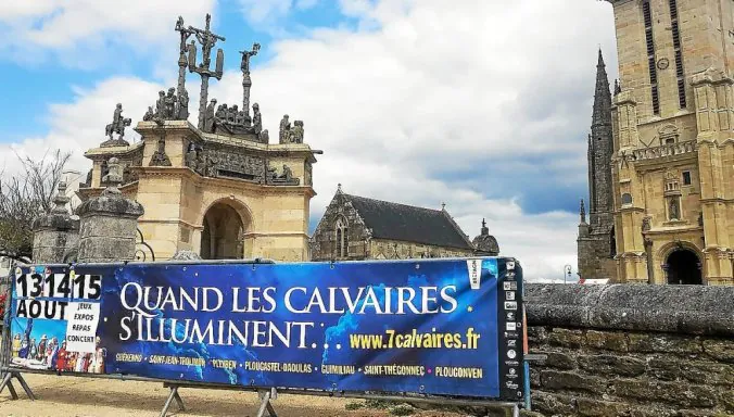 es calvaires monumentaux de Bretagne.