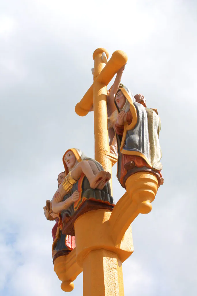 les calvaires monumentaux de Bretagne.