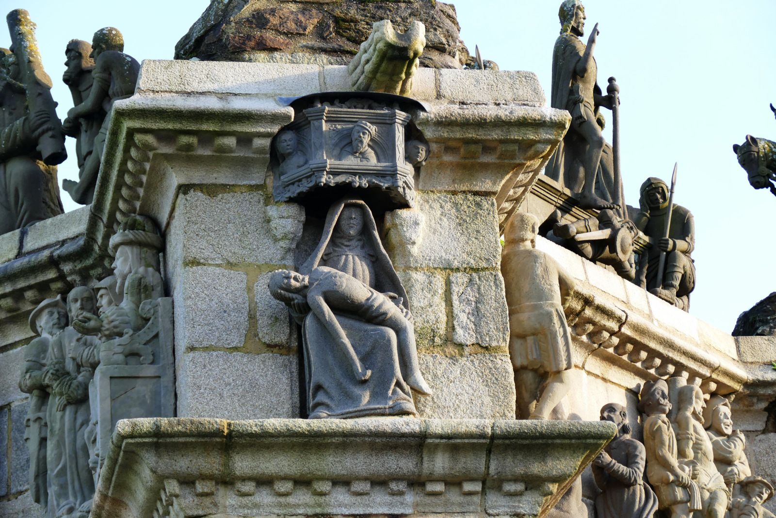  les calvaires monumentaux de Bretagne