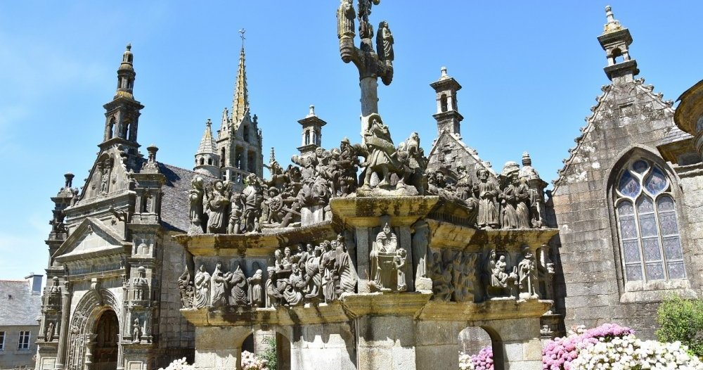 les calvaires monumentaux de bretagne