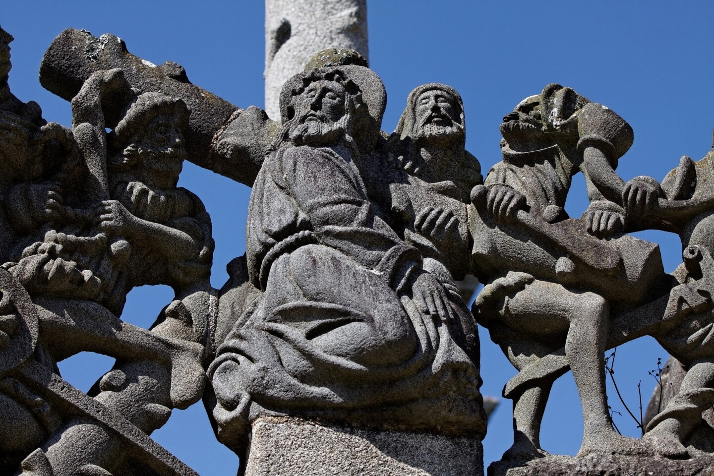 les calvaires monumentaux de bretagne