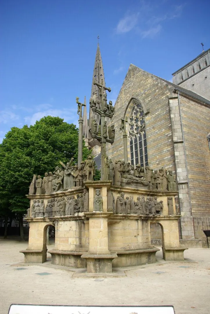 les calvaires monumentaux de Bretagne