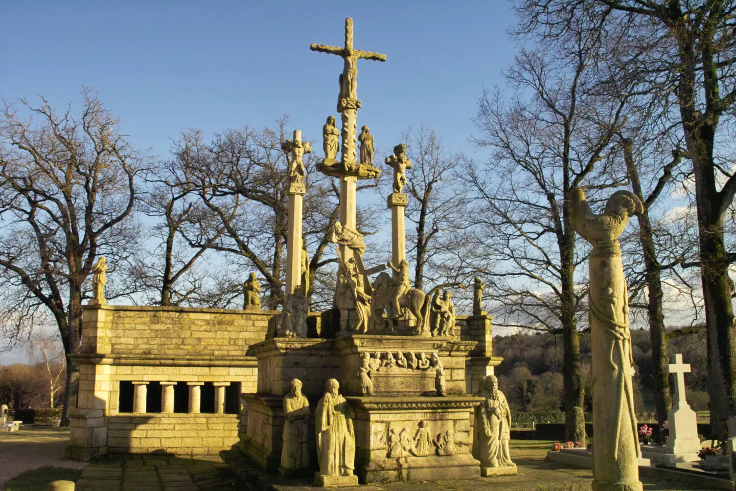 les calvaires monumentaux de Bretagne