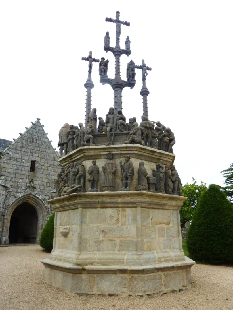 les calvaires monumentaux de Bretagne