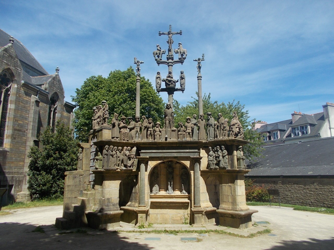 les calvaires monumentaux de Bretagne