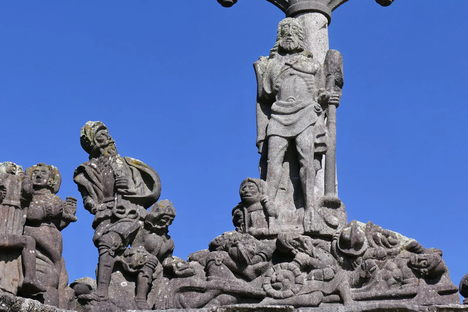 les calvaires monumentaux de bretagne