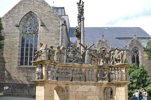 les calvaires monumentaux de Bretagne