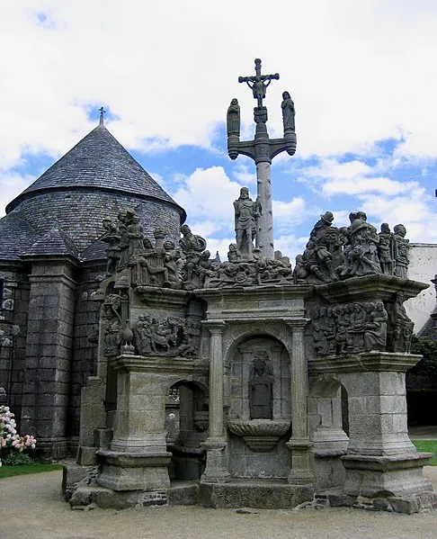 les calvaires monumentaux de bretagne