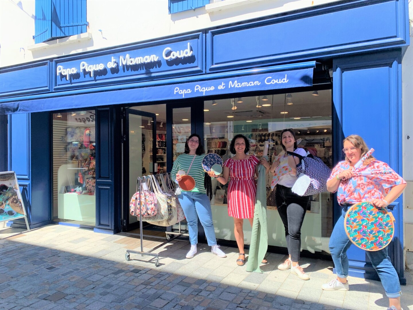 Papa Pique et Maman Coud