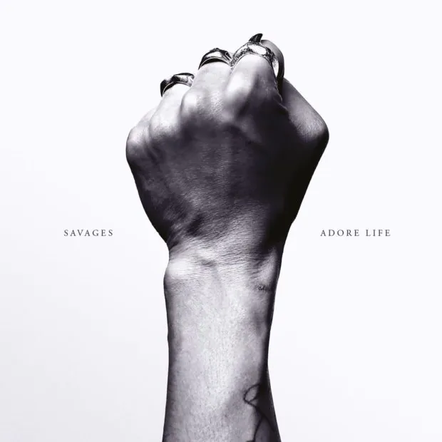 Adore Life de Savages, nouvel album post-punk à adorer