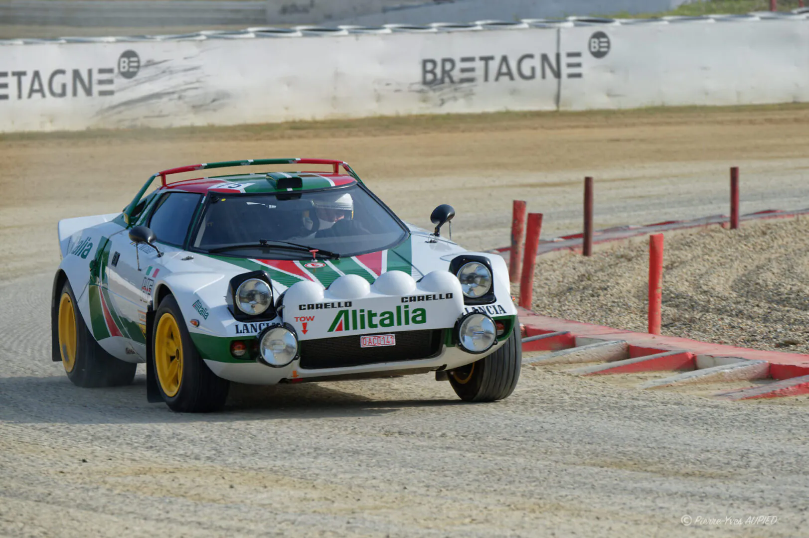 Le pilote Gérard Nicolaï (B) sur Lancia Stratos HF - 2 roues motrices n° 75 - année 1990