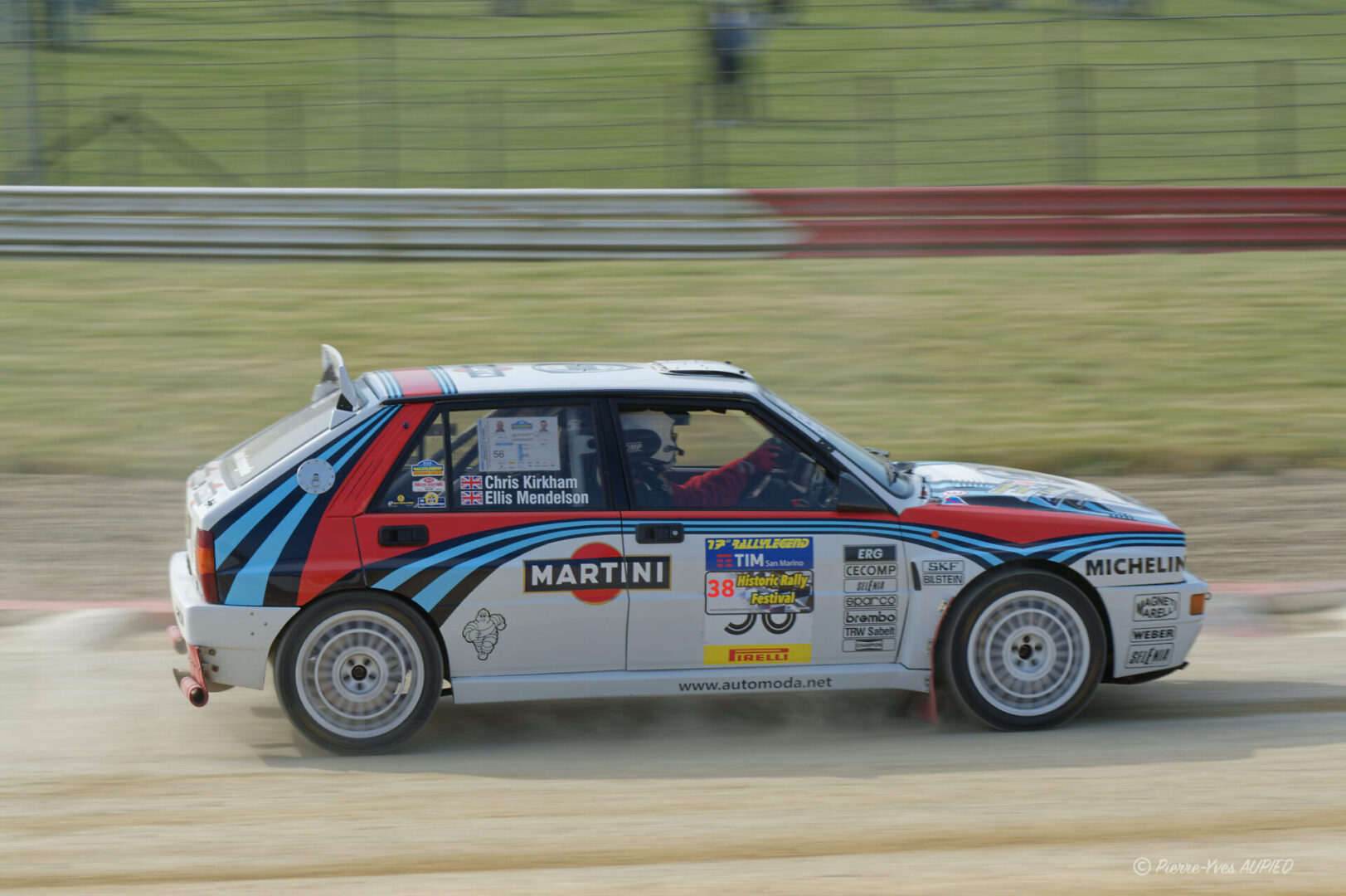 Le pilote Ellis Mendelson (GB) sur Lancia Delta integrale 16V - 4 roues motrices n° 59 - année 1990