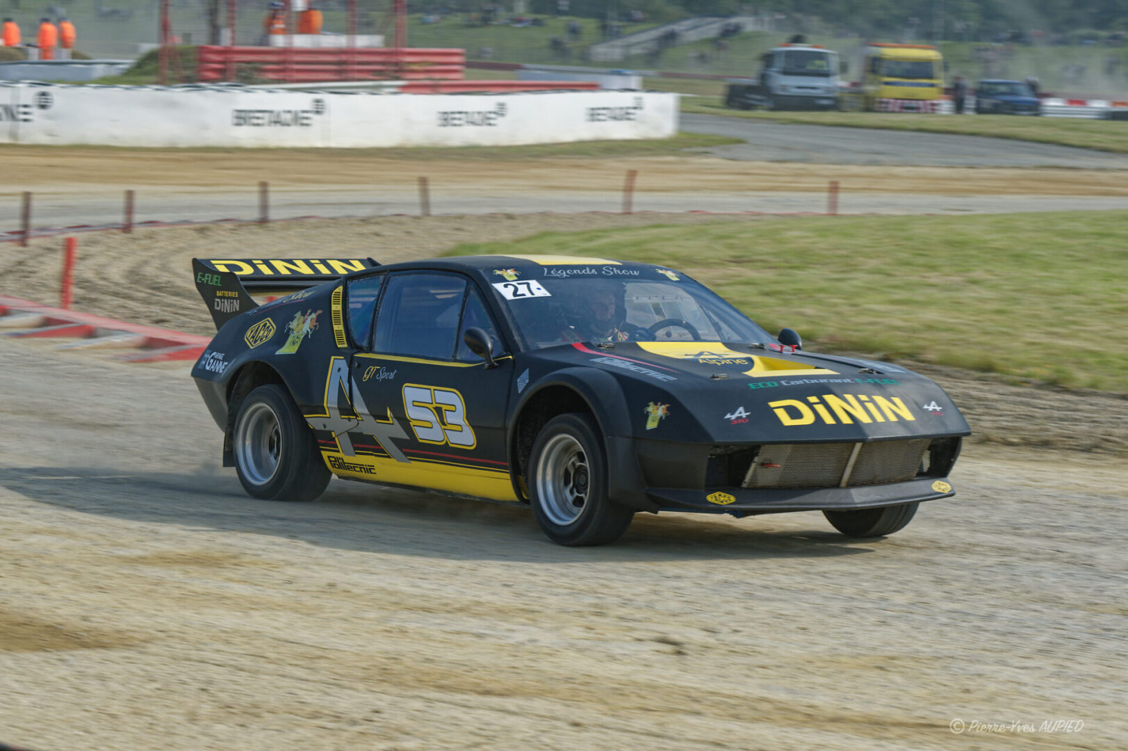 Le pilote Gustave Tarrière (F) sur Alpine A310 Politecnic 1600 n°27 en catégorie 2 roues motrices année 1990