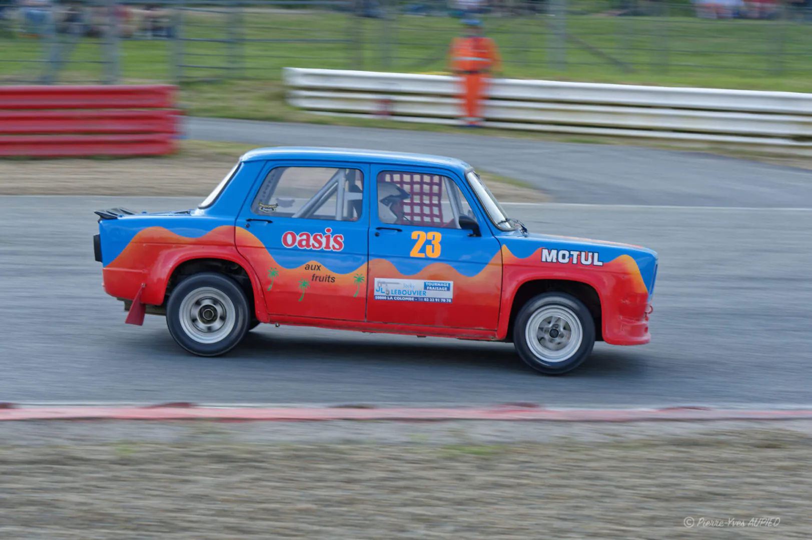 Le pilote Michel Gambillon (F) sur Simca 1000 Rallye 3 en catégorie 2 roues motrices année 1990