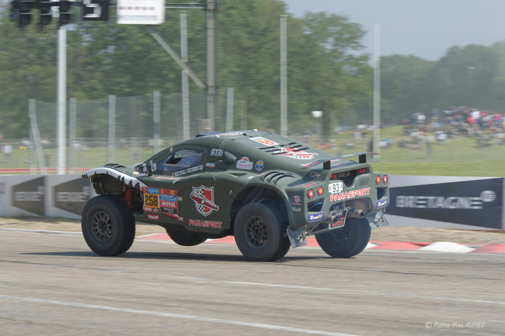 Le pilote Olivier Panagiotis (F) sur le monstrueux Protruck V8 - Rallye-Raid n° 91