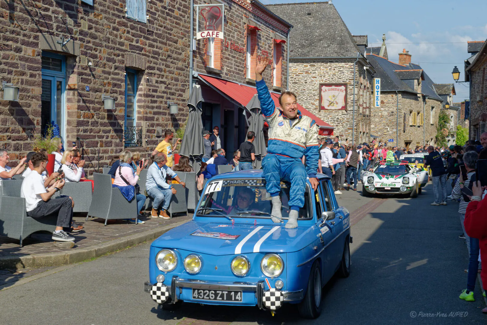 Le pilote Marc Lemoine (F) sur Renault 8 Gordini - 2 roues motrices n° 77 - année 1990