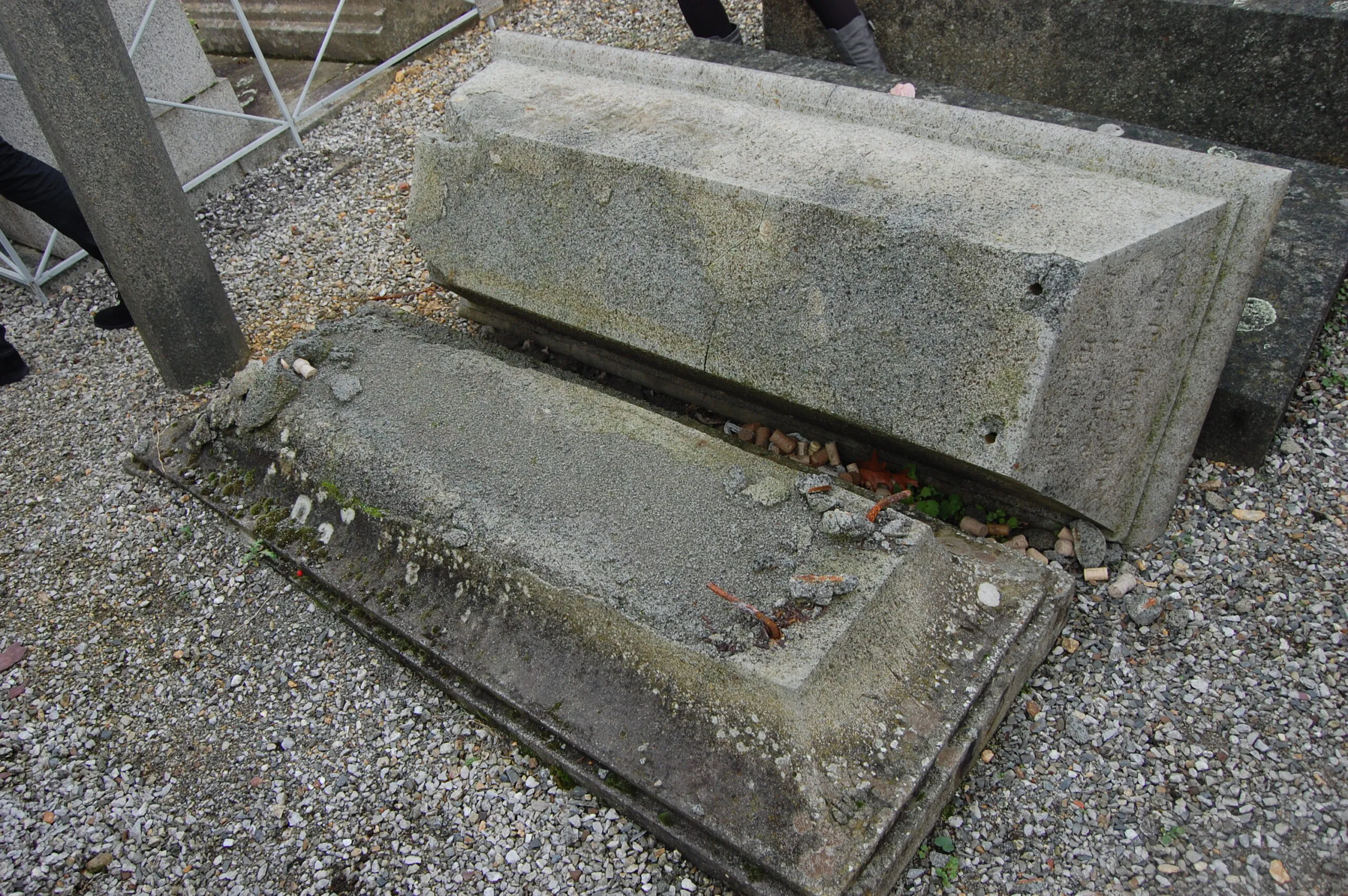 Au cimetière du Nord de Rennes, St Vincent > Où est ta mémoire d’outre-tombe ?