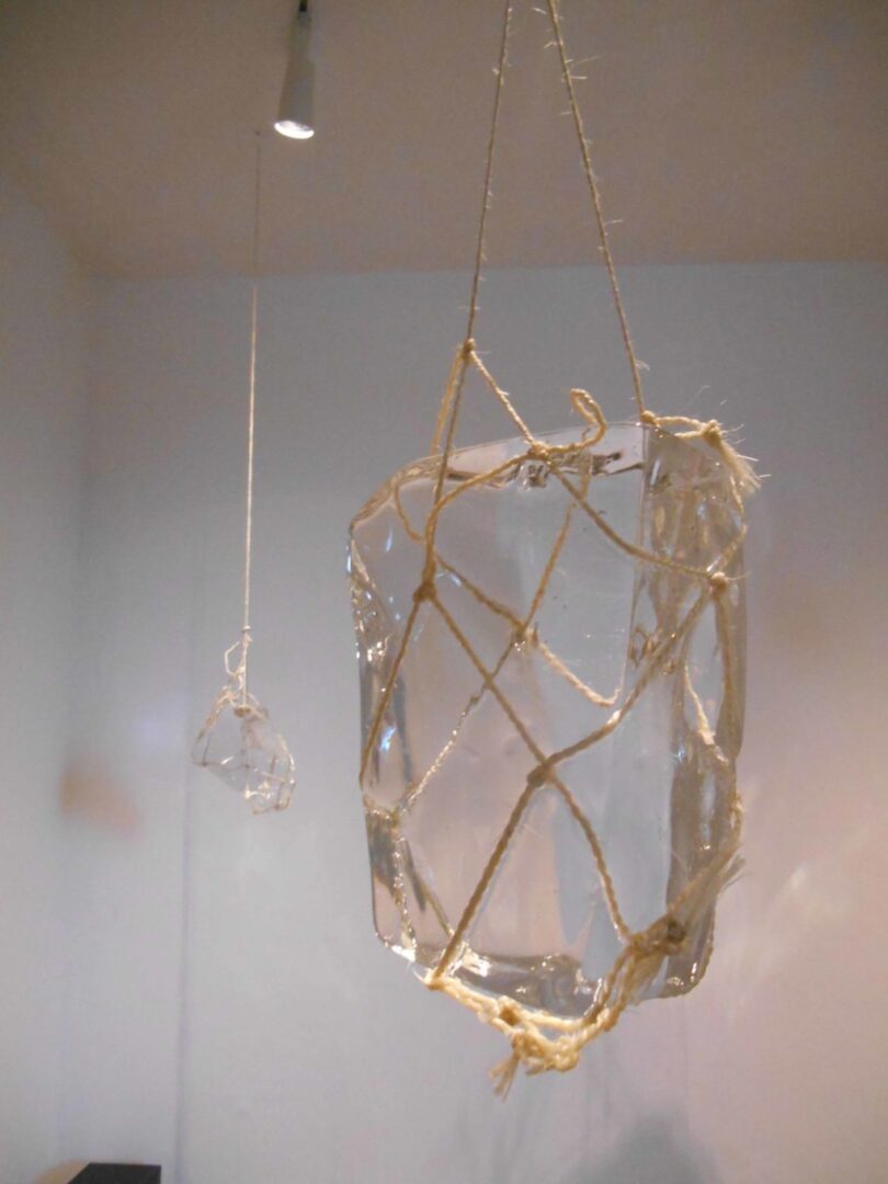 Exposition Hyalin de Tomoko Sauvage au Bon Accueil , Ouvre grand tes oreilles et écoute