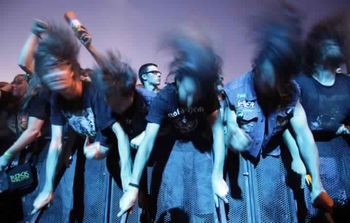 Le «headbang», cette danse liée au heavy metal dangereuse pour la