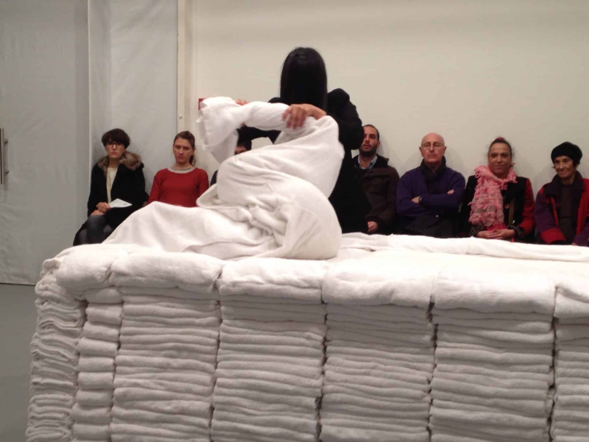 Latifa Laâbissi, La part du rite, La révolution par le soulèvement des cages thoraciques