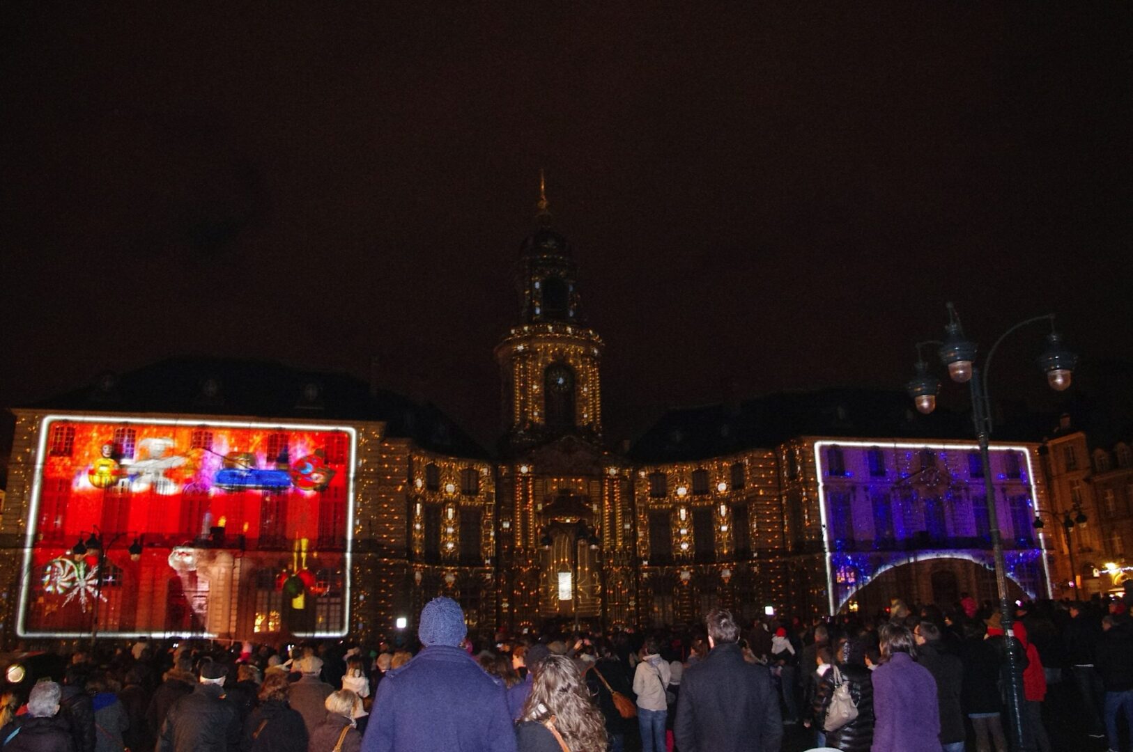 Spectaculaires de Noël, Et la lumière fut sur la mairie