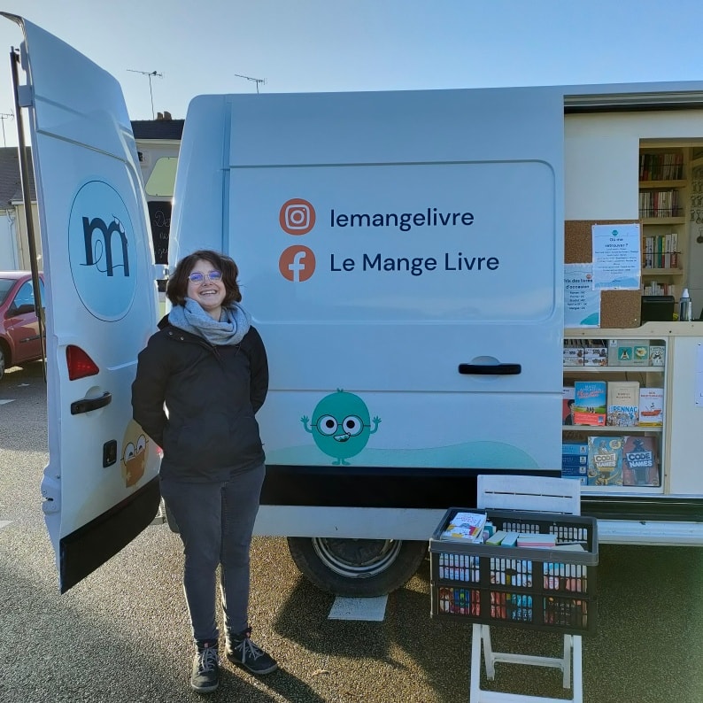 Parné-sur-Roc. Le Mange livre, une librairie itinérante et un salon de thé 