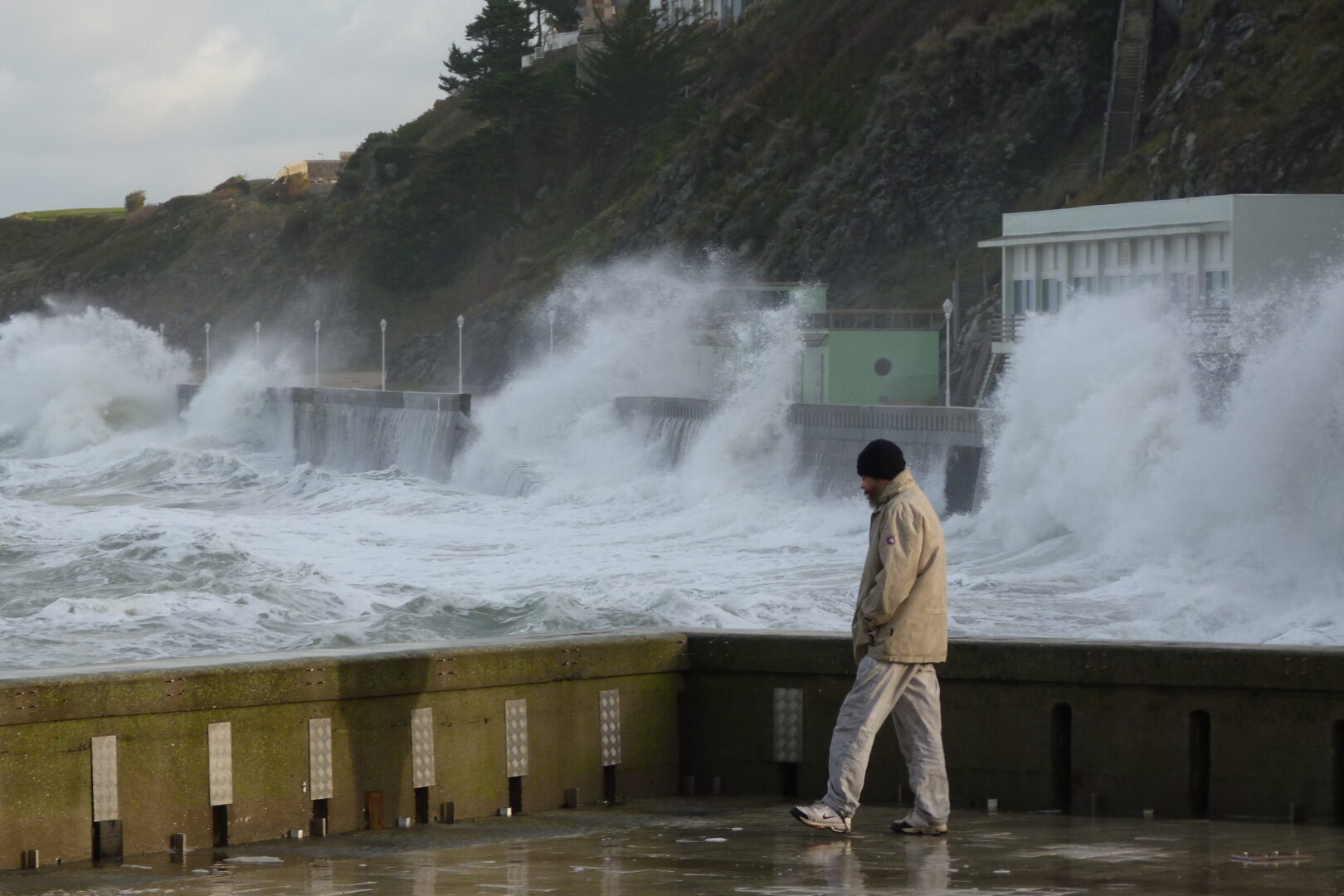 Forte tempête sur la Bretagne > Son nom, Joachim (vidéo)