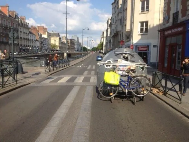 Vu à Rennes, Abri antimoderne