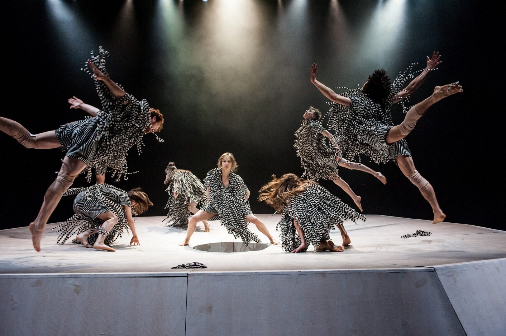 TNB YAMA SCOTTISH DANCE THEATRE DAMIEN JALET