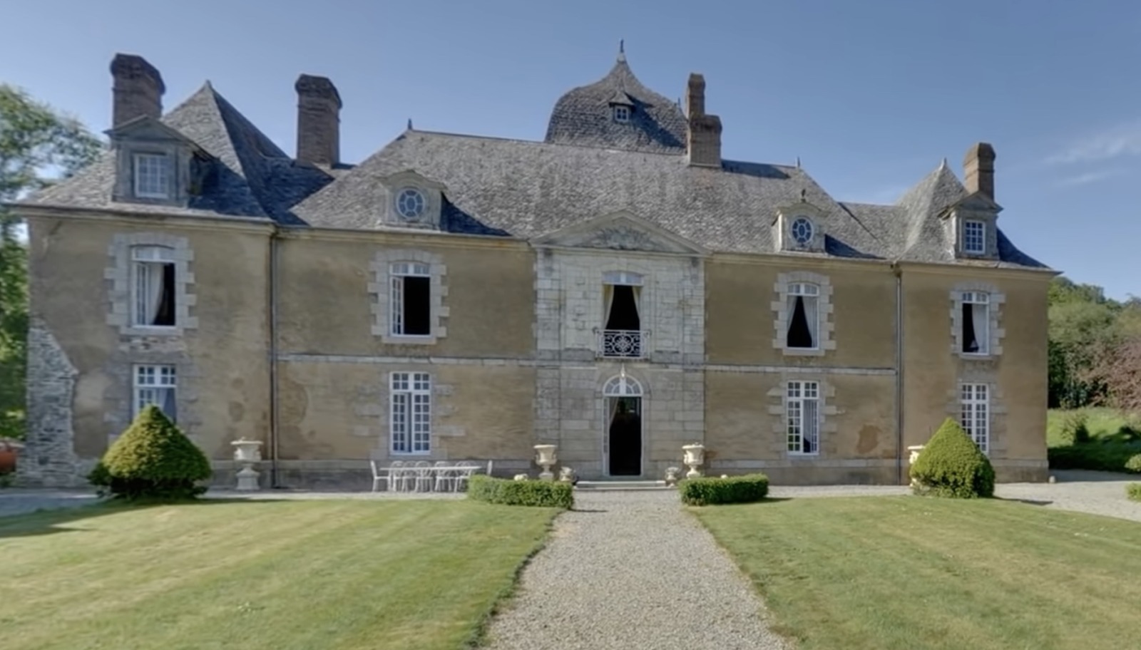 POLIGNÉ. VISITE EN VIDÉO DU CHÂTEAU DU BOIS GLAUME