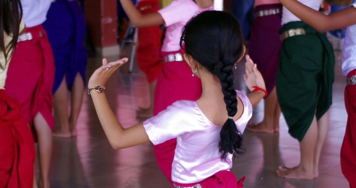 Vitré expose la Danse royale cambodgienne selon Lucie Labbé